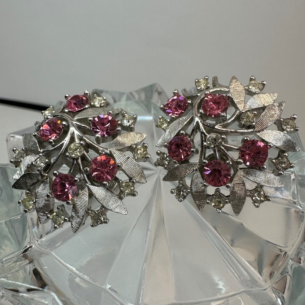 Trifari Womens Clip On Earrings OS Pink Silver Vintage Rhinestone Floral Leaf